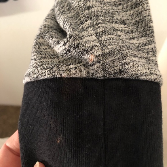 Pink brand black and gray sweater - Picture 5 of 6